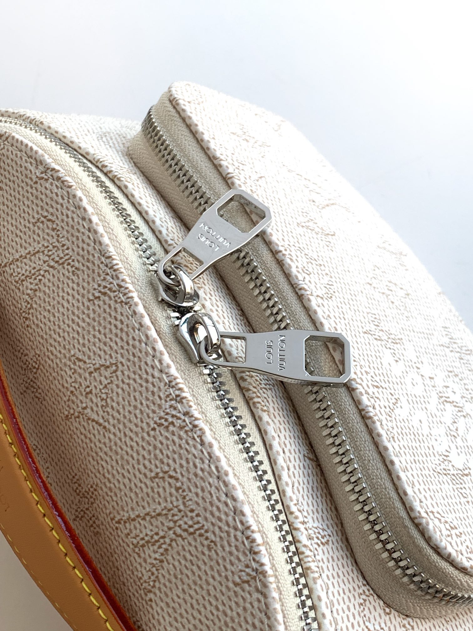 [TOP] Louis Vuitton LV Monogram Shadow Rush Bag Calfskin 30x15x8cm - 2 Colour