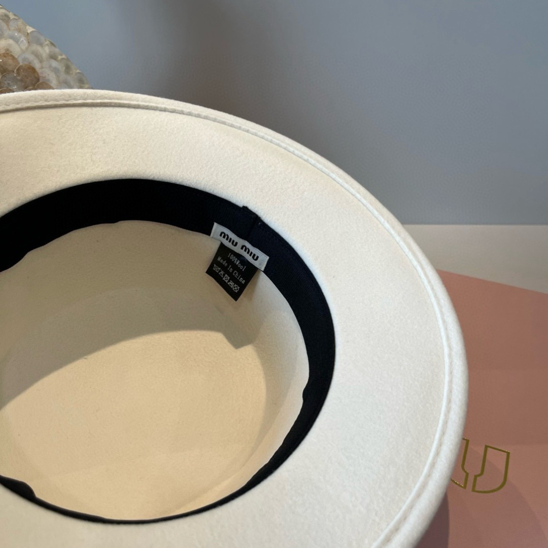[TOP] Miu Miu Wool Hat - White