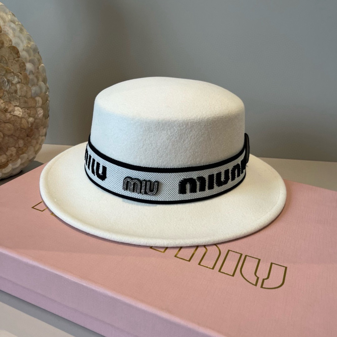 [TOP] Miu Miu Wool Hat - White