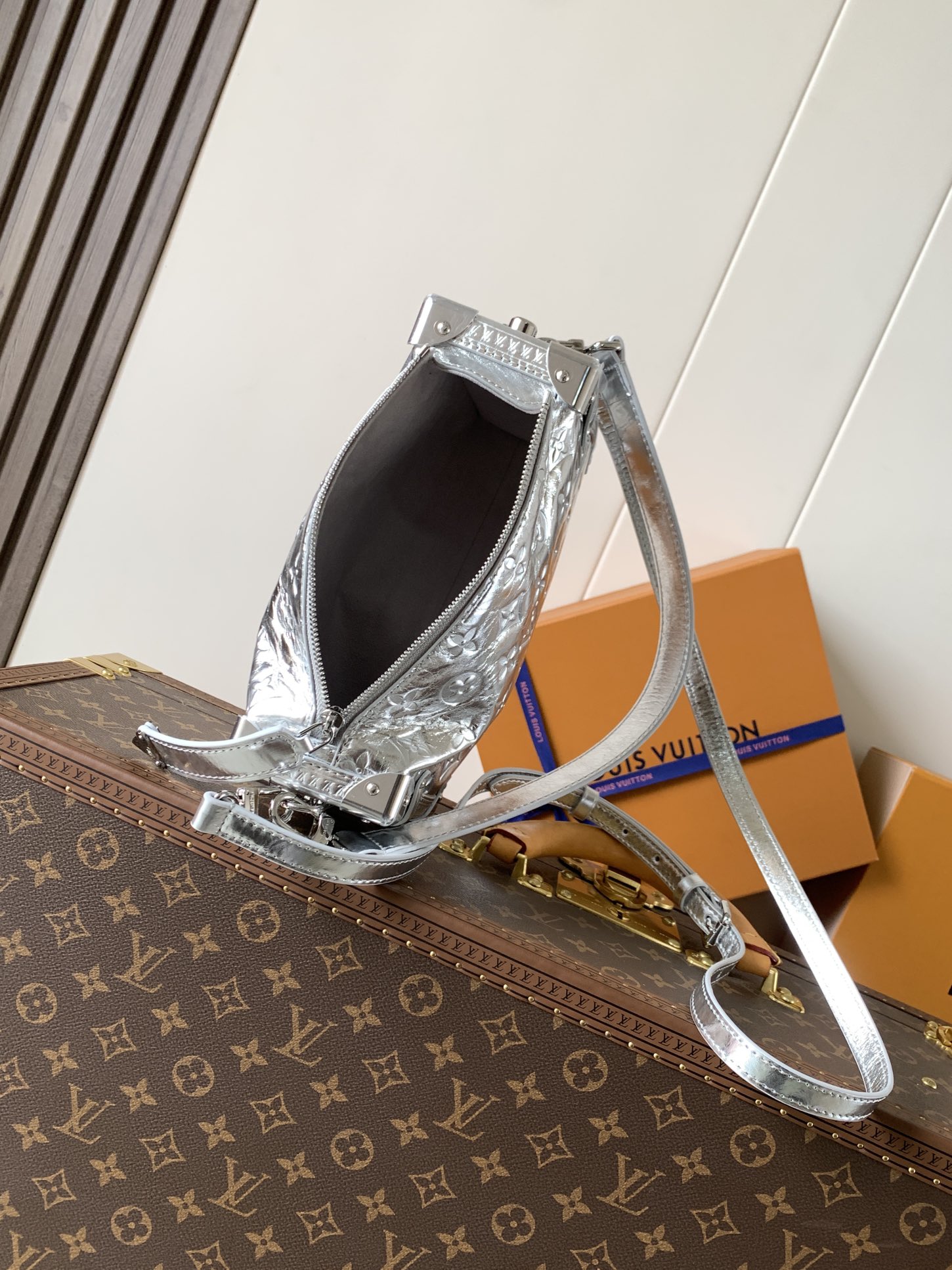 [TOP] Louis Vuitton LV Side Trunk Bag Monogram Miroir 16 x 8.5 x 23.5cm - Silver