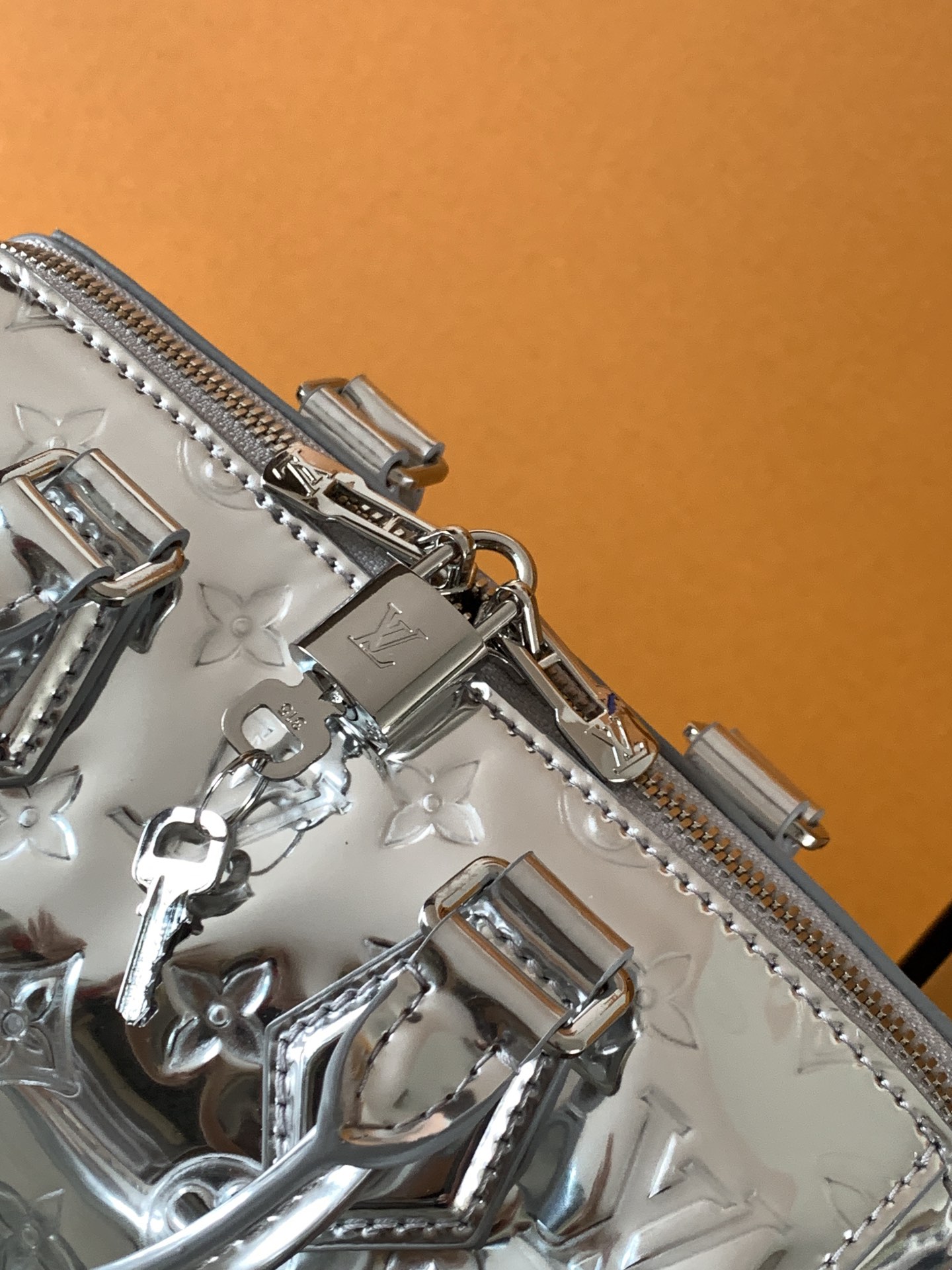 [TOP] Louis Vuitton LV Speedy Bandoulière 20 Monogram Miroir Bag 20.5 x 13.5 x 12 cm - Silver