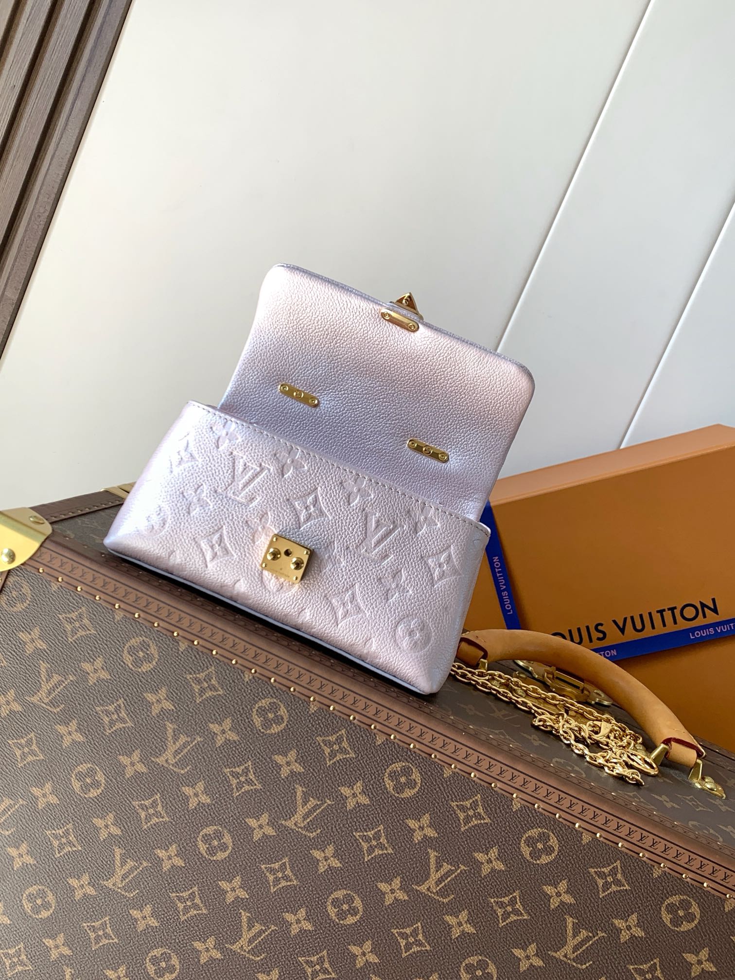 [TOP] Louis Vuitton LV Nano Madeleine Bag Monogram Empreinte Leather 21× 12.5 × 6cm - Pearl Pink
