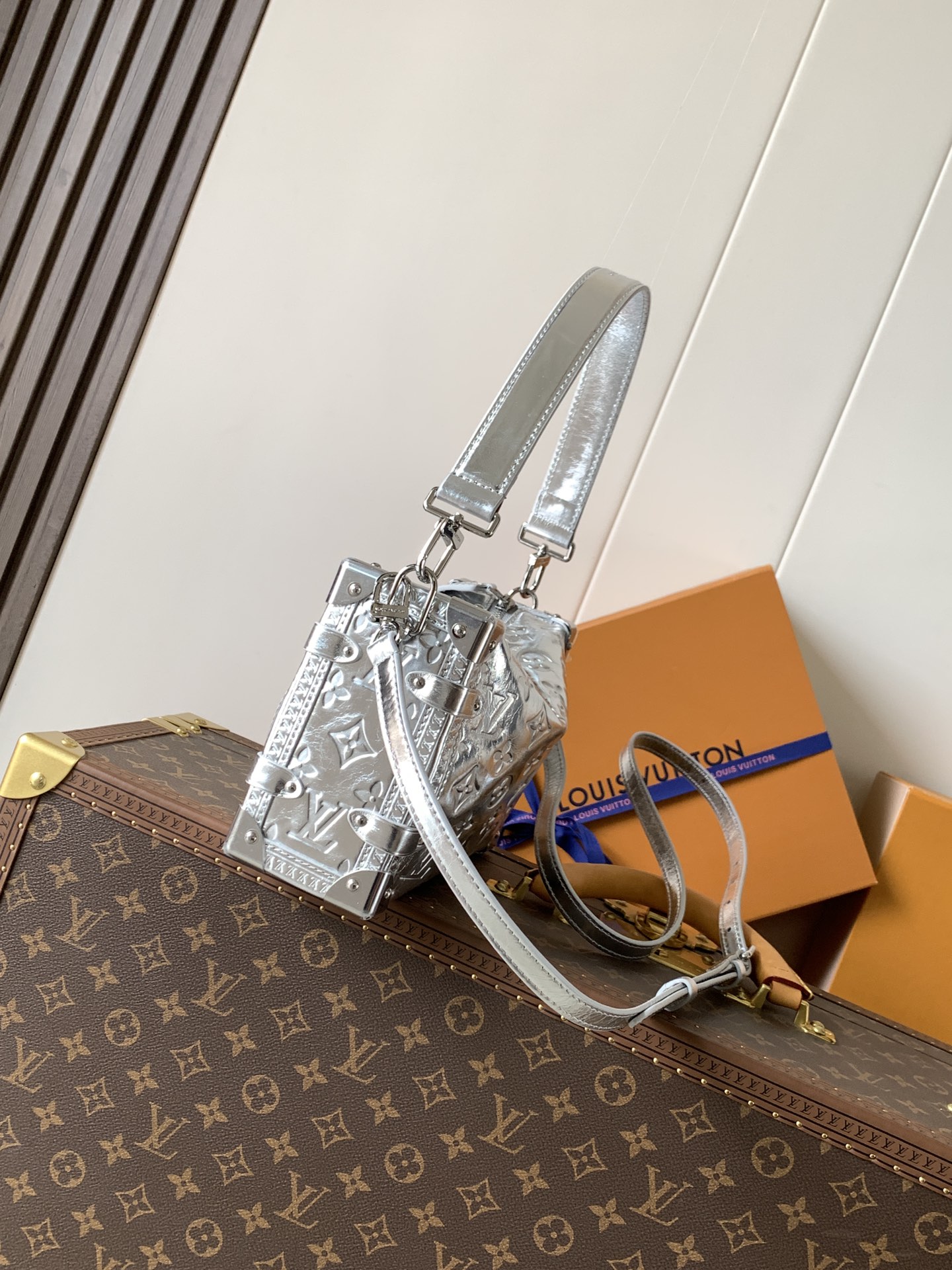 [TOP] Louis Vuitton LV Side Trunk Bag Monogram Miroir 16 x 8.5 x 23.5cm - Silver