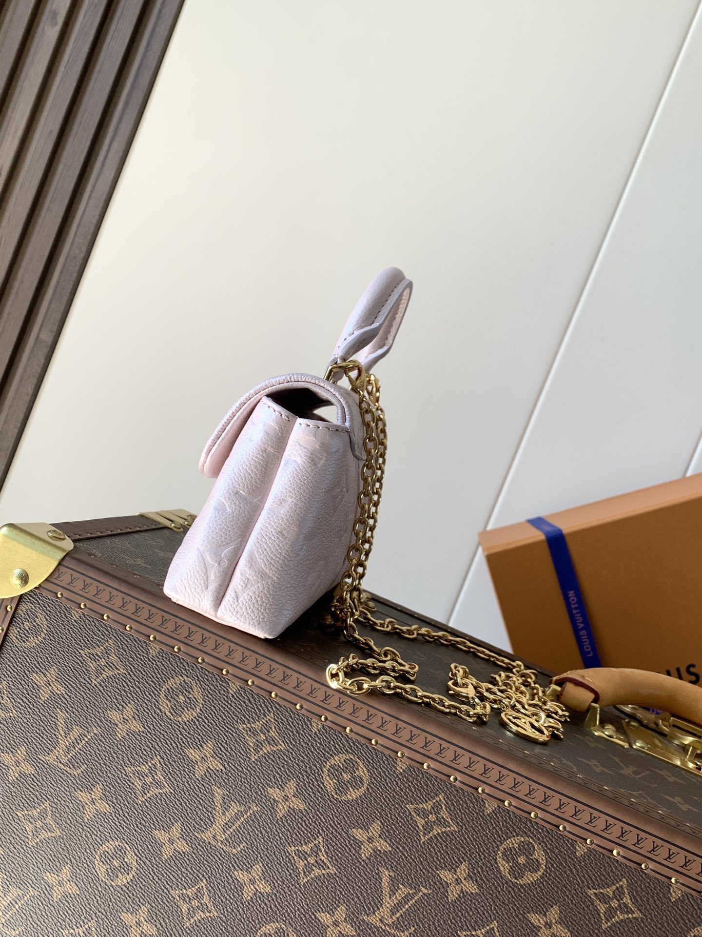 [TOP] Louis Vuitton LV Nano Madeleine Bag Monogram Empreinte Leather 21× 12.5 × 6cm - Pearl Pink