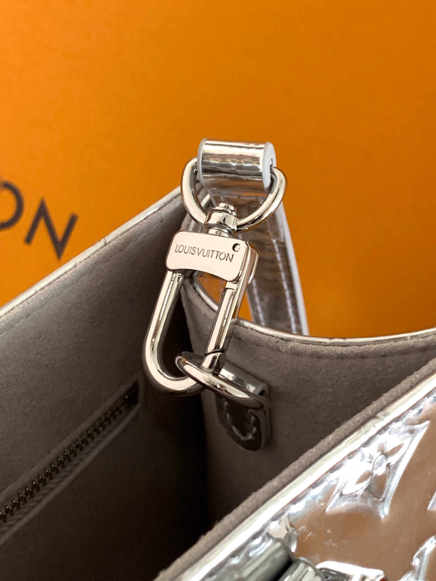 [TOP] Louis Vuitton LV On The Go Bag Monogram Miroir 25X19X11.5cm - Silver