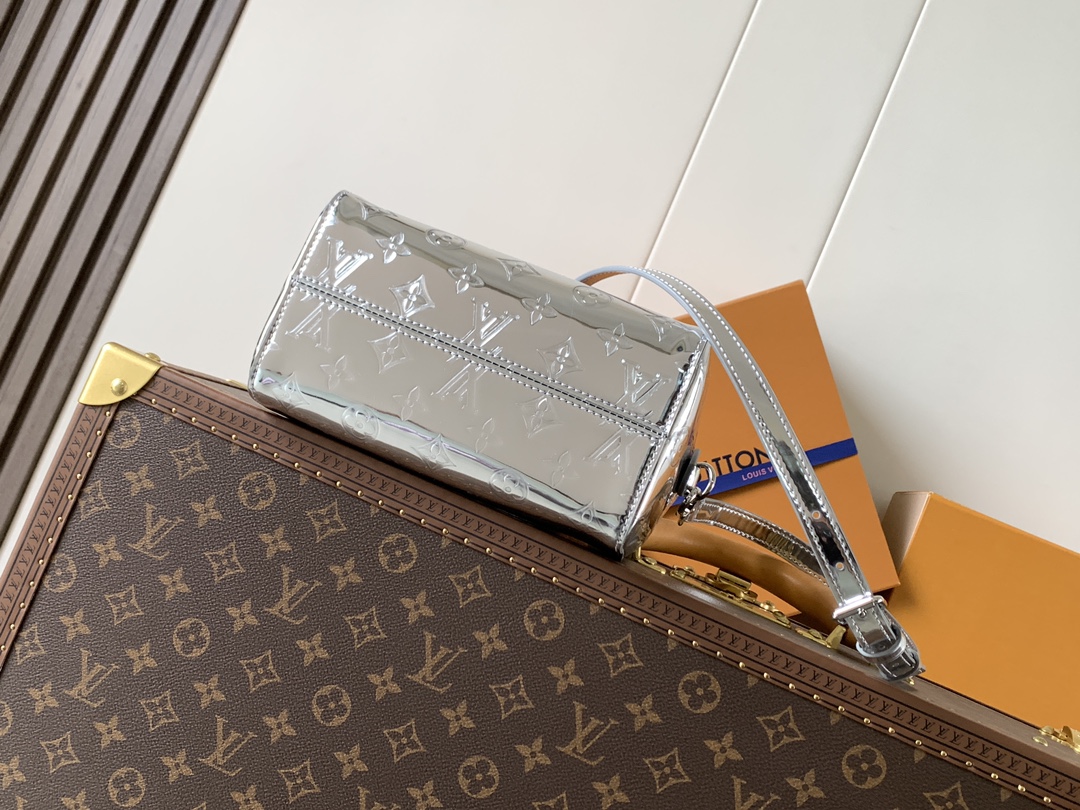 [TOP] Louis Vuitton LV Speedy Bandoulière 20 Monogram Miroir Bag 20.5 x 13.5 x 12 cm - Silver