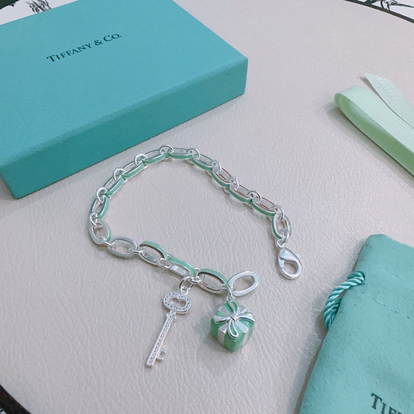 [TOP] Tiffany & Co.  Bracelet - Sliver