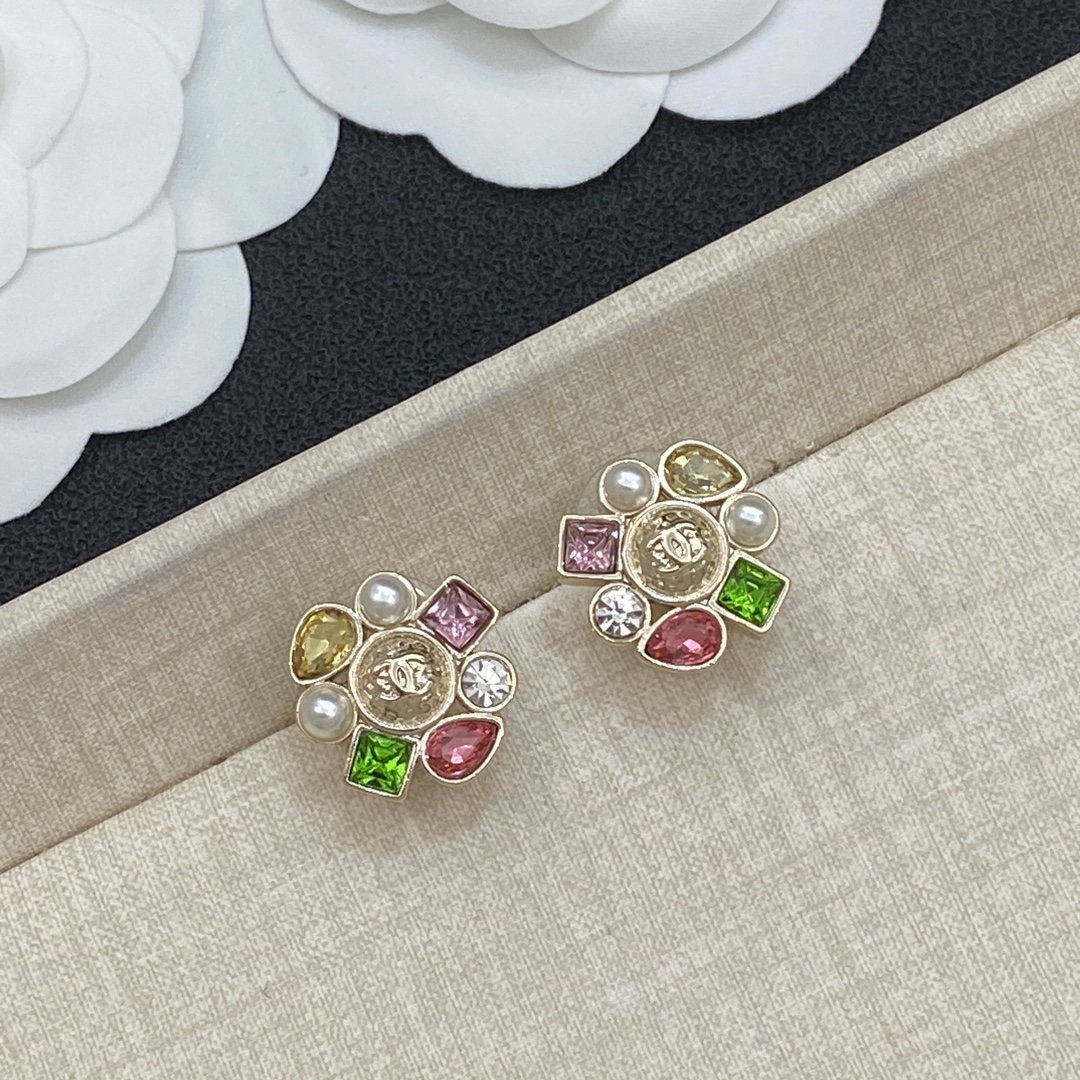 [TOP] CHANEL  Earrings - Gold