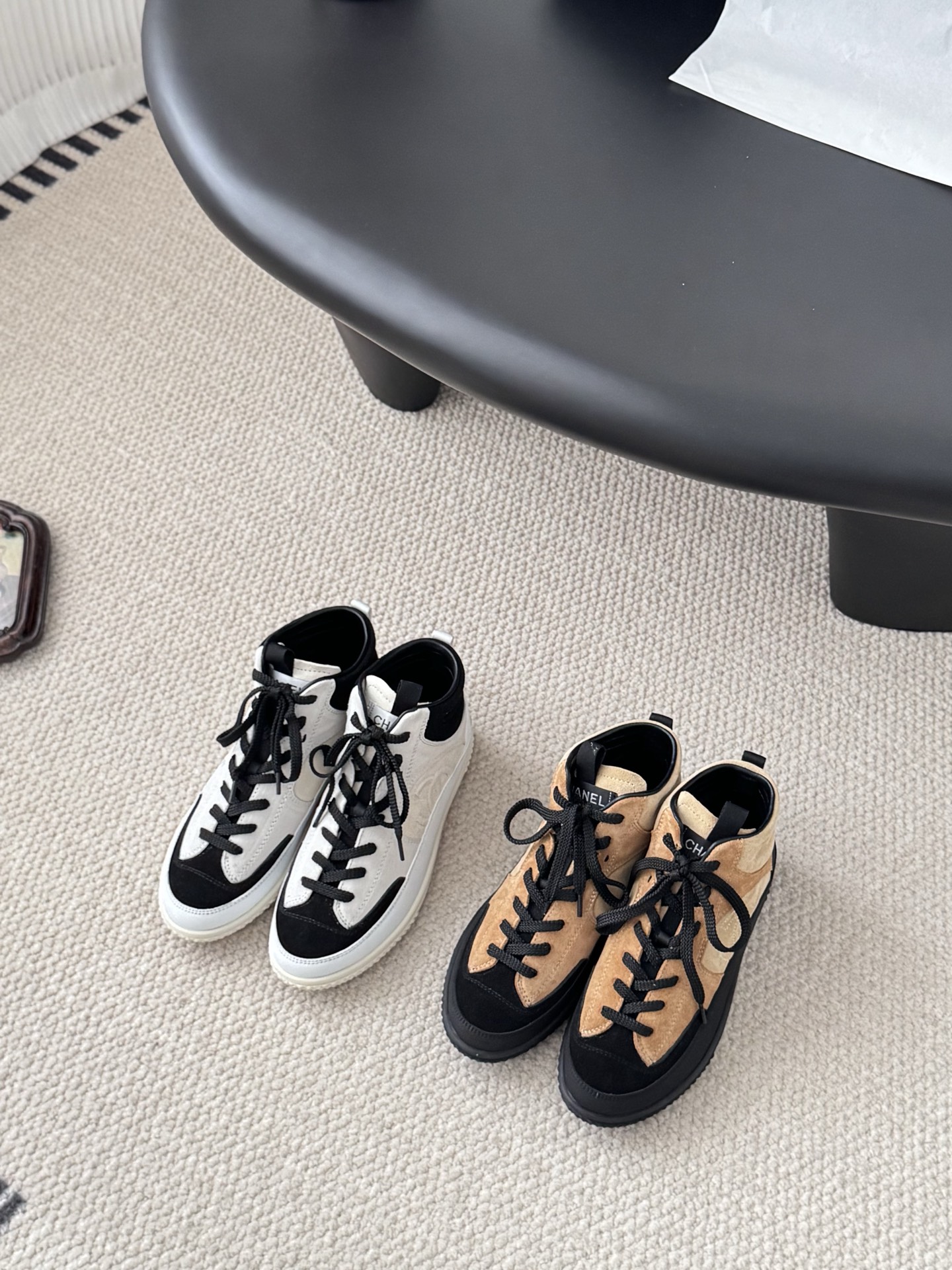 [TOP] CHANEL Casual Sneakers - 2 Colors