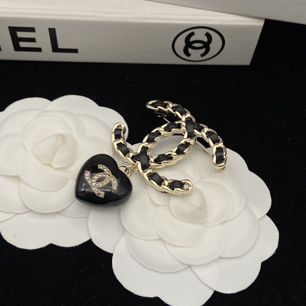 [TOP] CHANEL CC Heart Brooch - Black