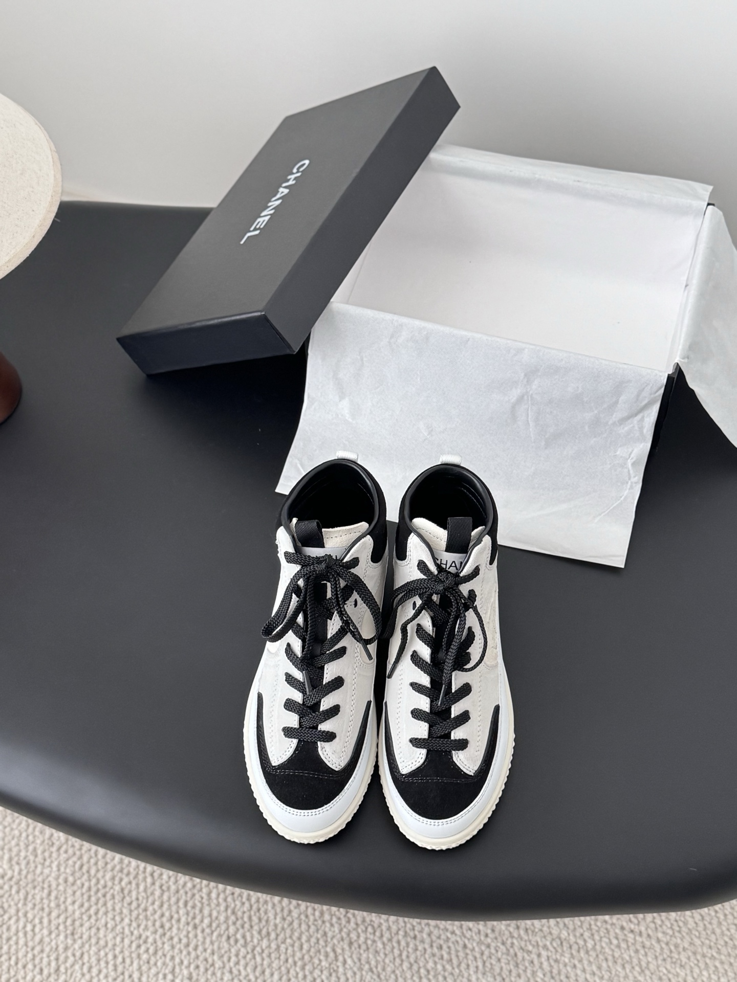 [TOP] CHANEL Casual Sneakers - 2 Colors
