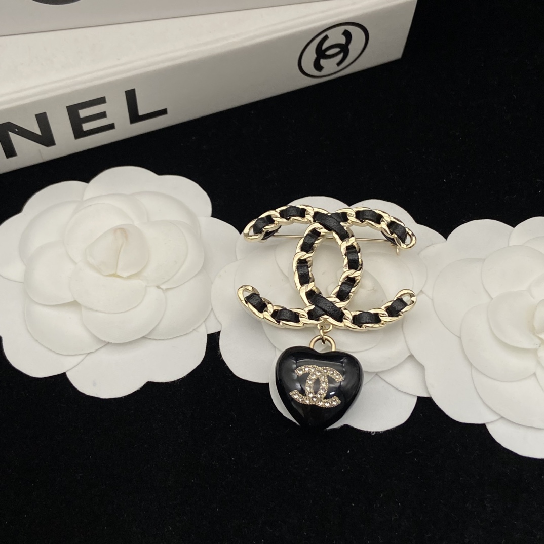 [TOP] CHANEL CC Heart Brooch - Black