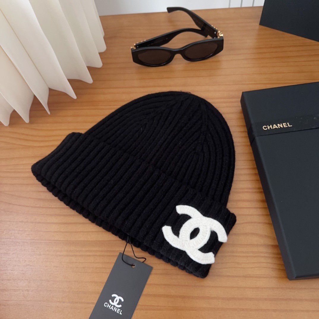 [TOP] CHANEL Knitted  Hat - Black