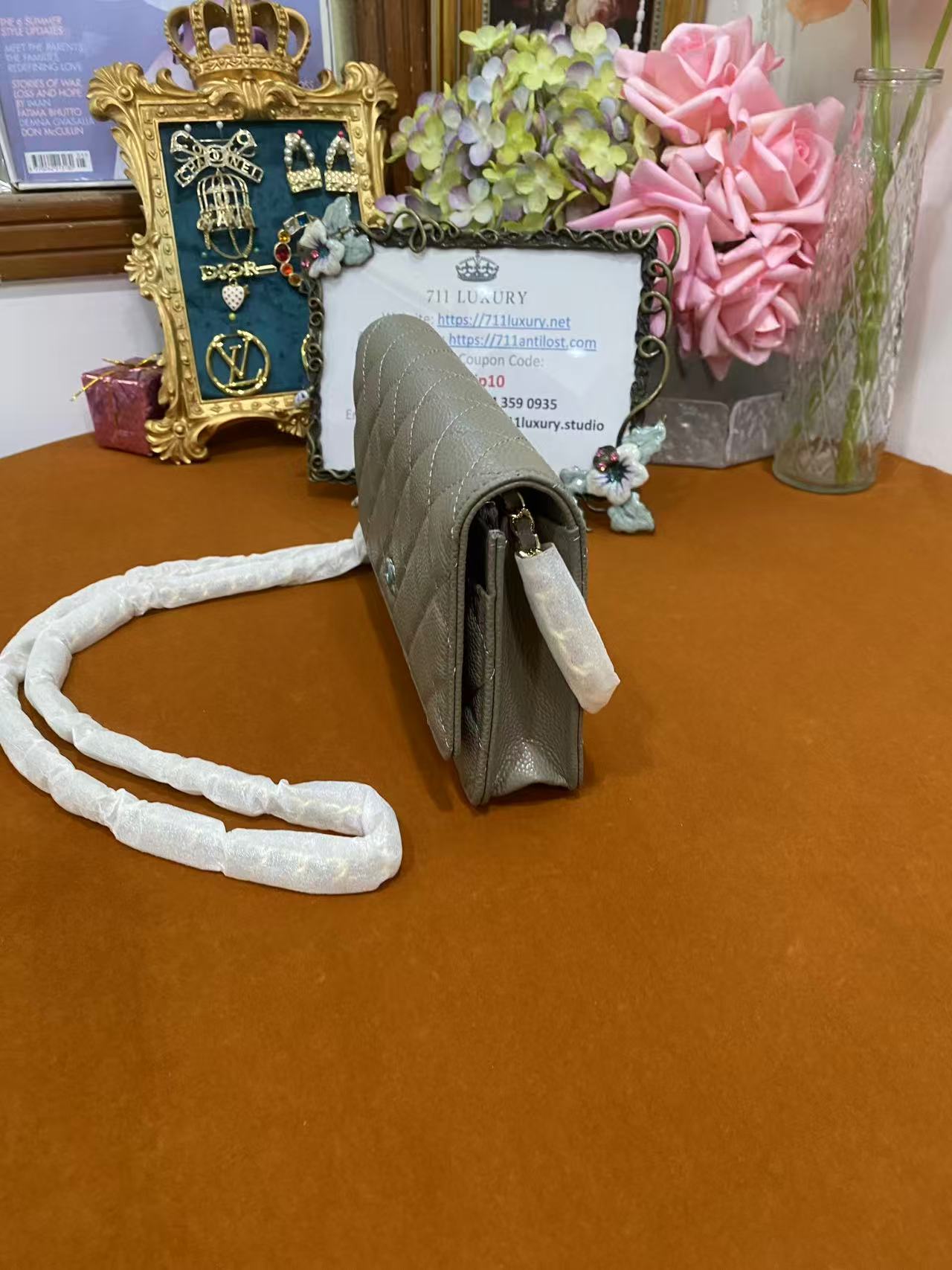 [TOP] CHANEL WOC Grain Cowhide Flap Bag 20×13×3.5cm - Gray & GHW