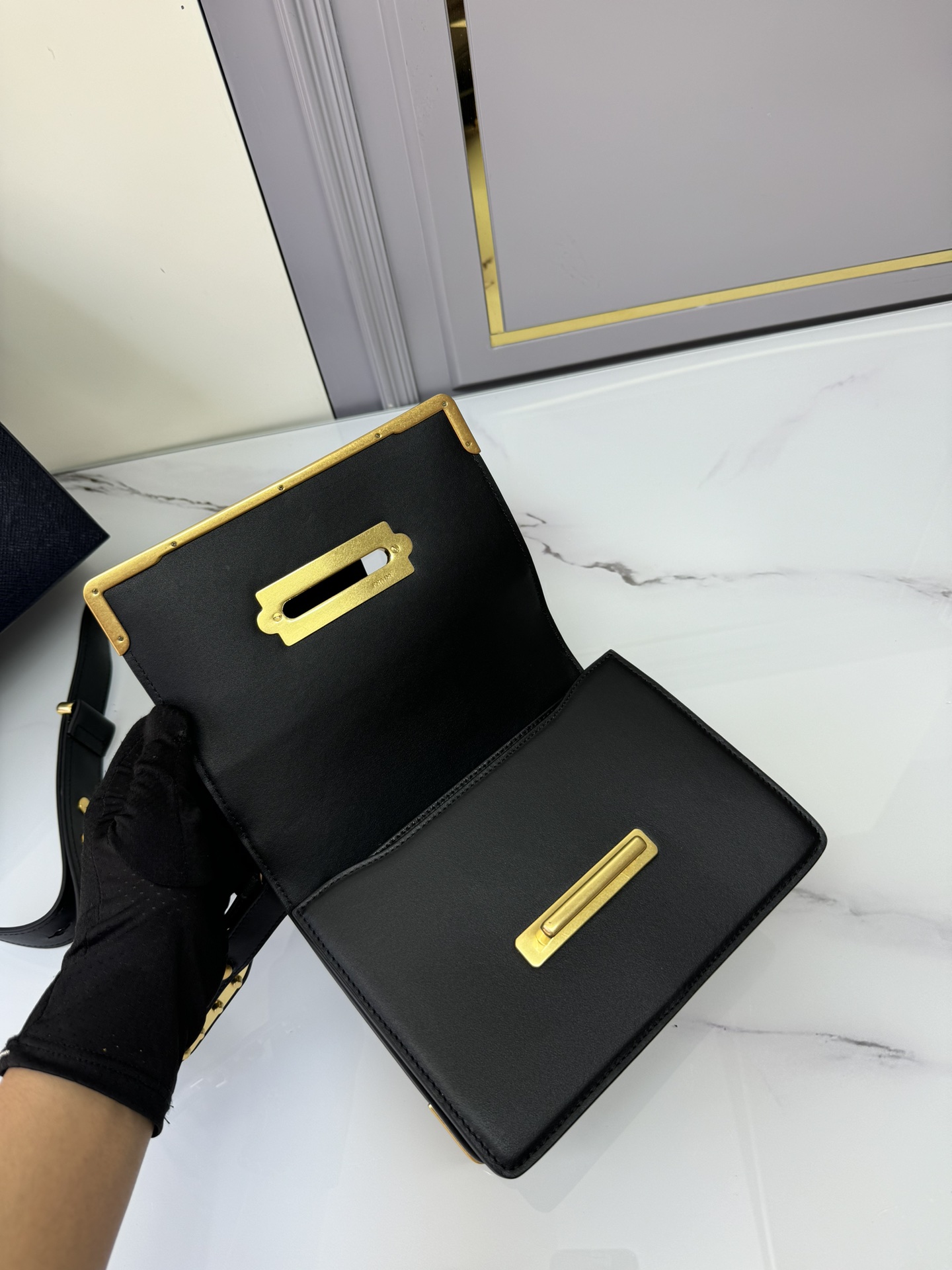 [TOP] PRADA Leather Bag 19X14cmX9cm - Black