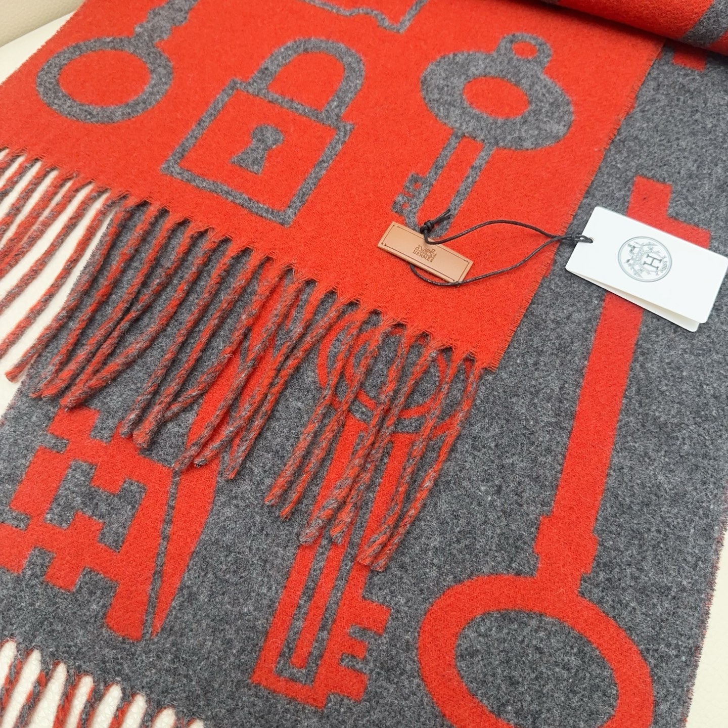 [TOP] HERMES Casaque Porte-Clefs Cashmere Scarf 30x180 cm - Red and Gray