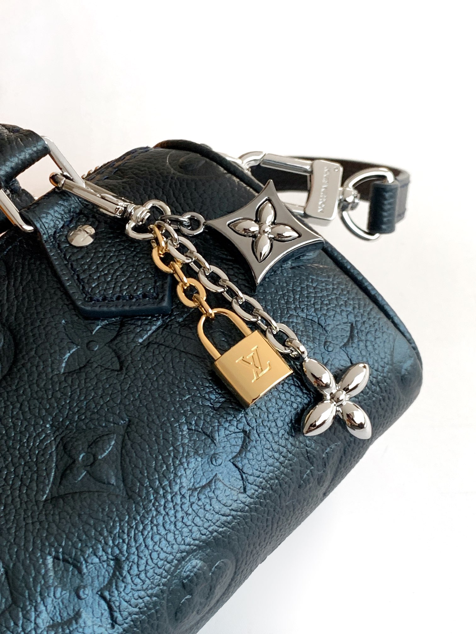 [TOP] Louis Vuitton LV Nano Speedy Bag 16×10×7.5 cm - Pearl Blue