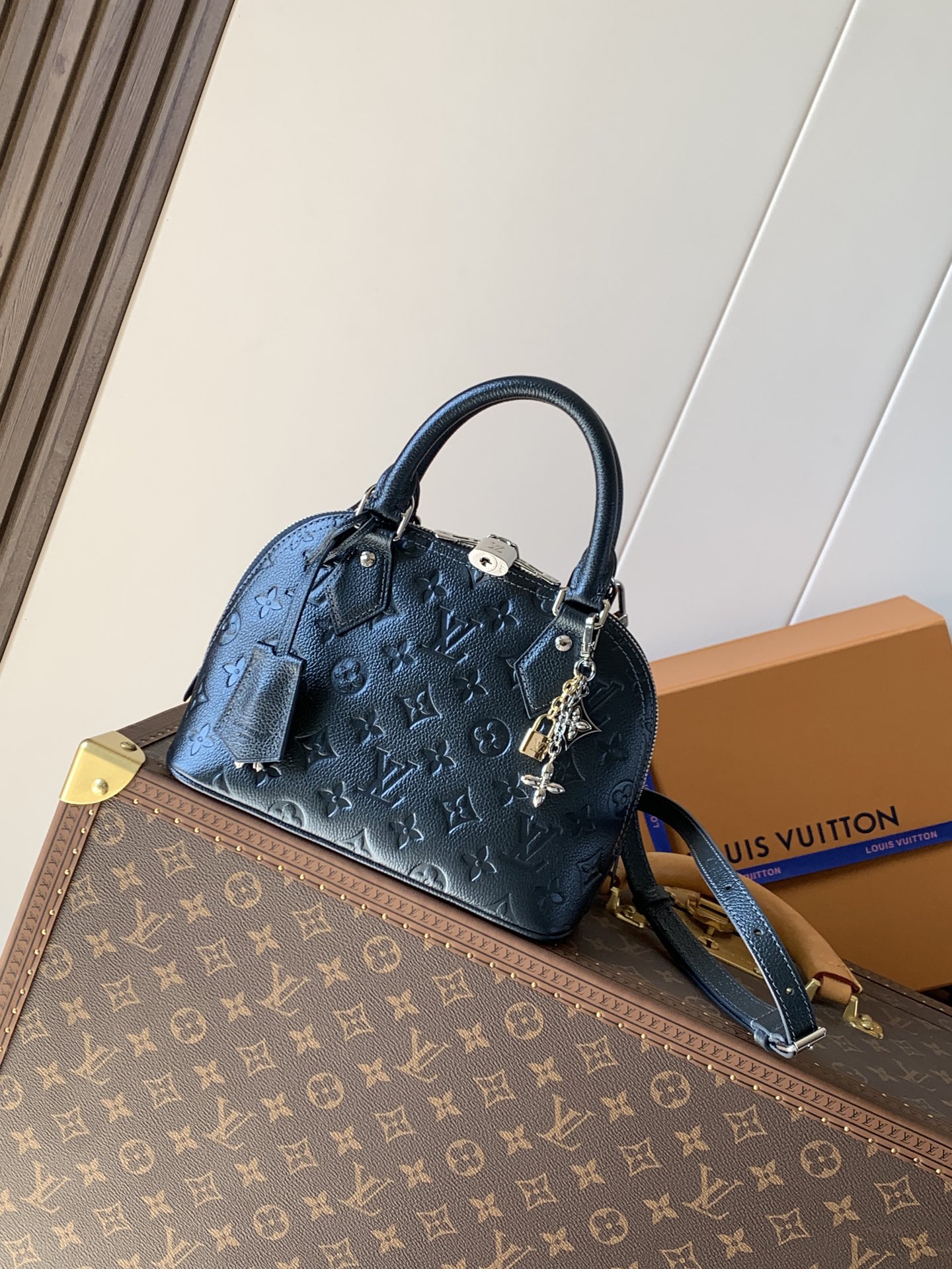 [TOP] Louis Vuitton LV Alma BB Bag 23.5x17.5x11.5 cm - Pearl Blue