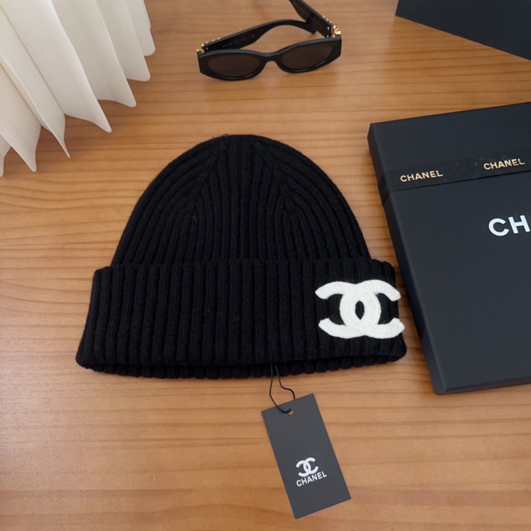 [TOP] CHANEL Knitted  Hat - Black