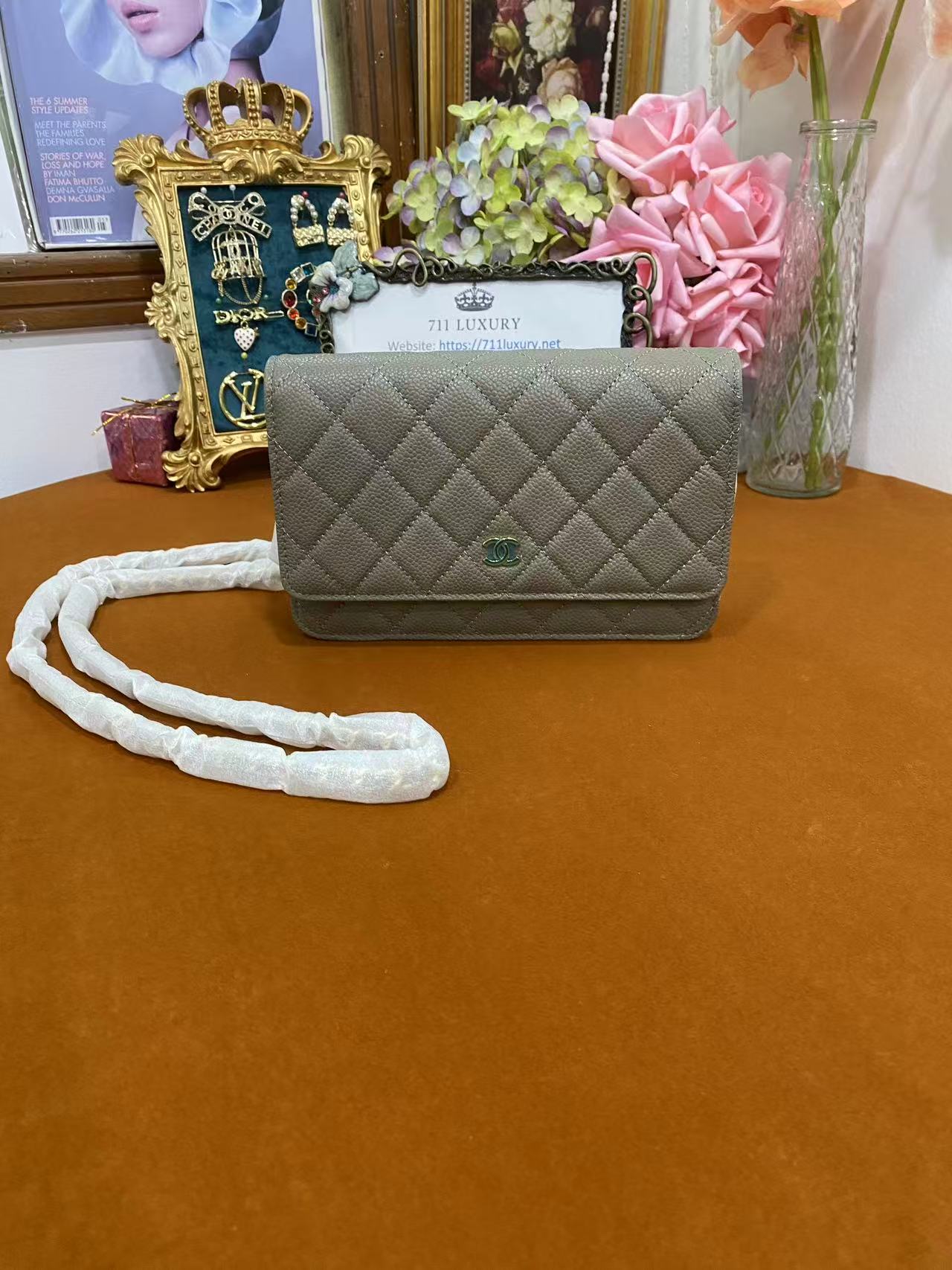 [TOP] CHANEL WOC Grain Cowhide Flap Bag 20×13×3.5cm - Gray & GHW
