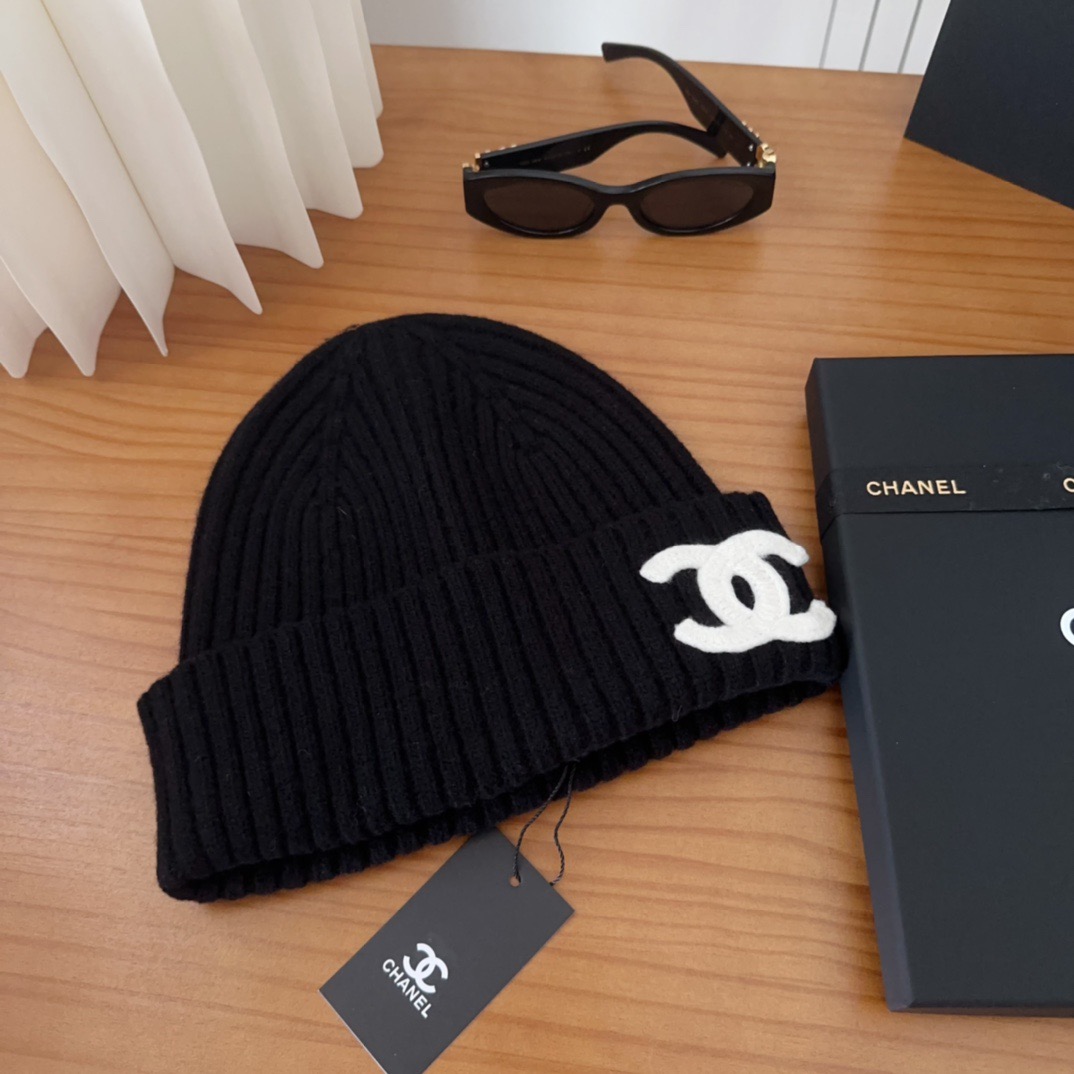 [TOP] CHANEL Knitted  Hat - Black