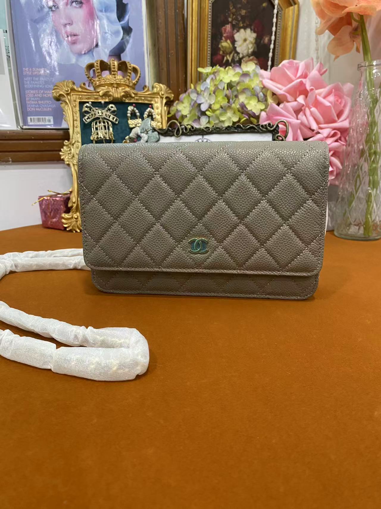 [TOP] CHANEL WOC Grain Cowhide Flap Bag 20×13×3.5cm - Gray & GHW