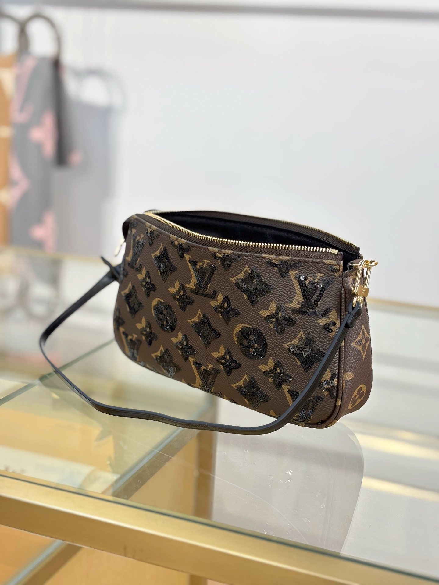 [TOP] Louis Vuitton LV Pochette Accessoires Bag 23.5x13.5x4cm - Monogram