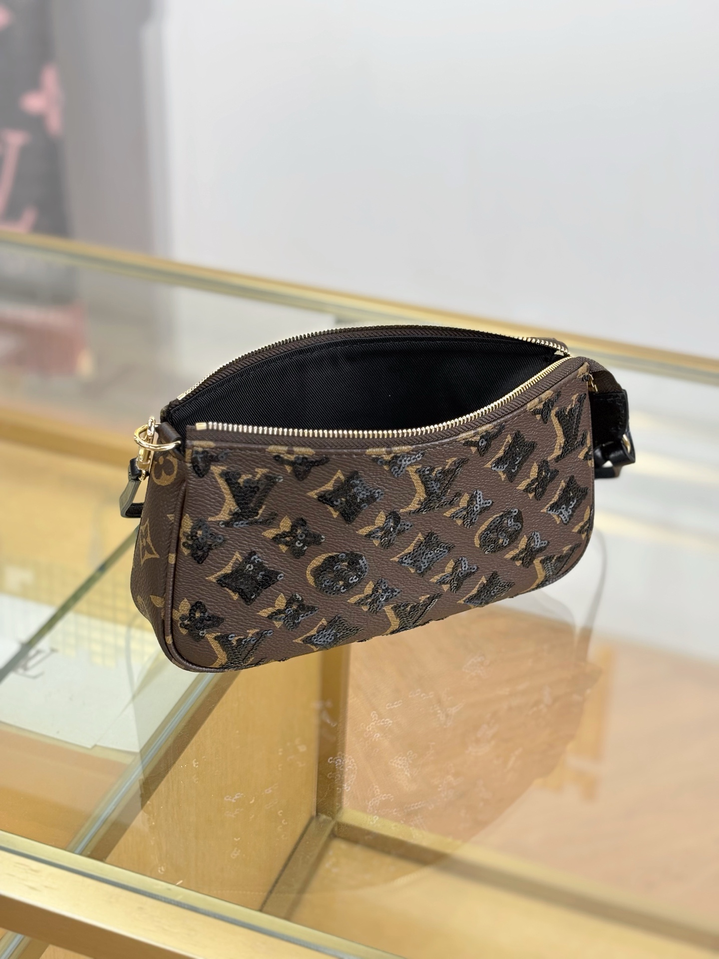 [TOP] Louis Vuitton LV Pochette Accessoires Bag 23.5x13.5x4cm - Monogram
