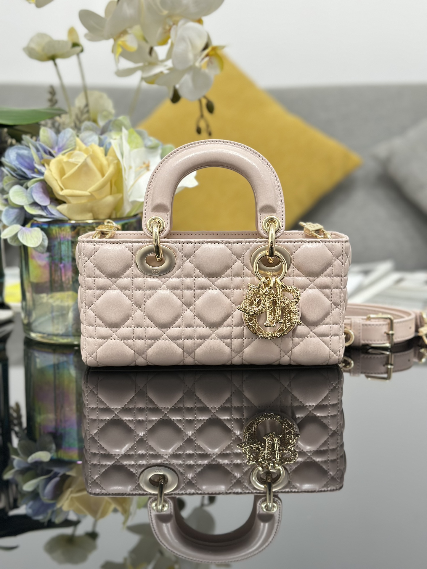 [TOP] Christian Dior Small Lambskin Openwork Buckle Lady D-Joy Bag 22 x 12 x 6 cm - 4 Colors