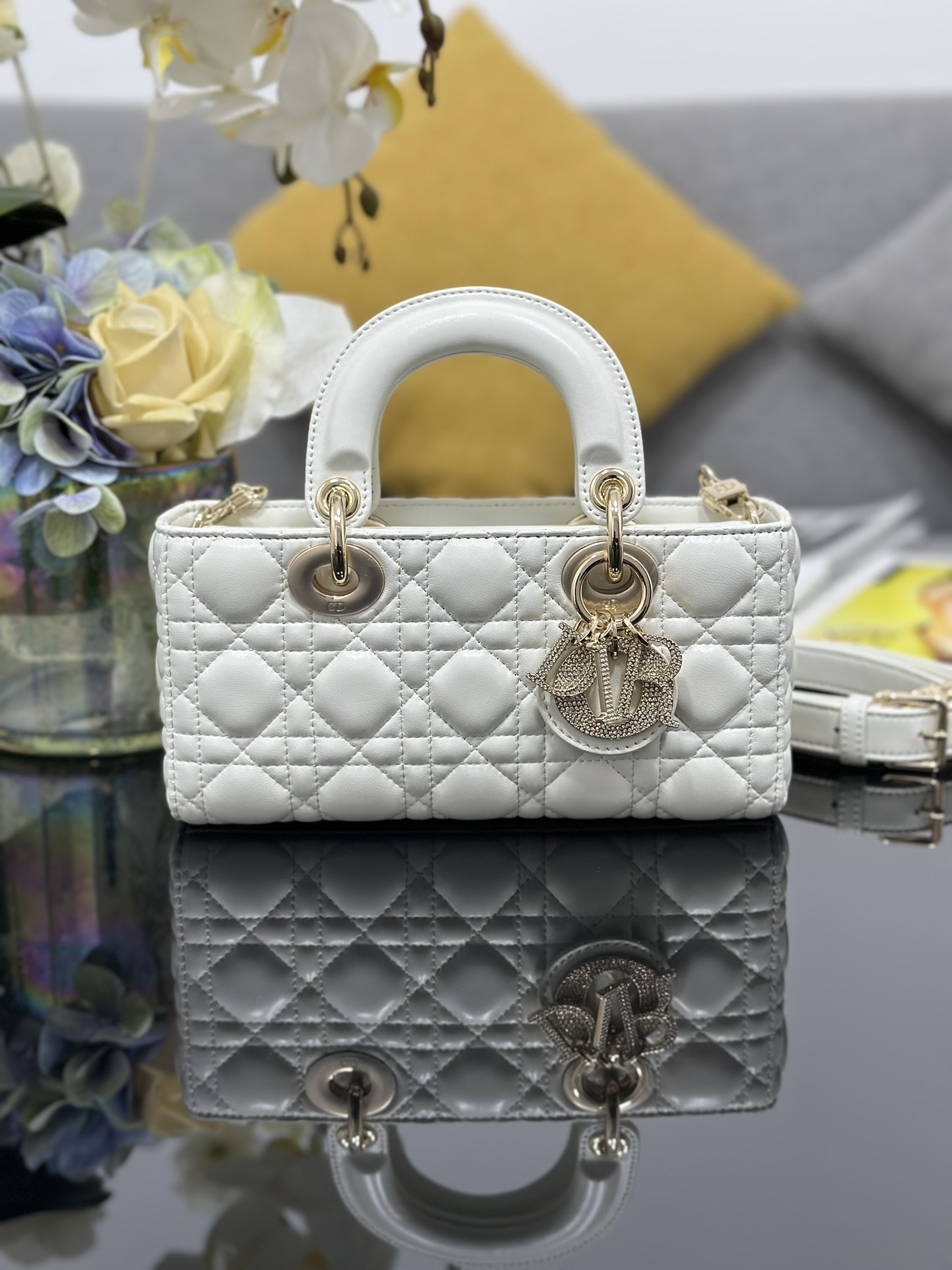 [TOP] Christian Dior Small Lambskin Diamond Buckle Lady D-Joy Bag 22 x 12 x 6 cm - 2 Colors