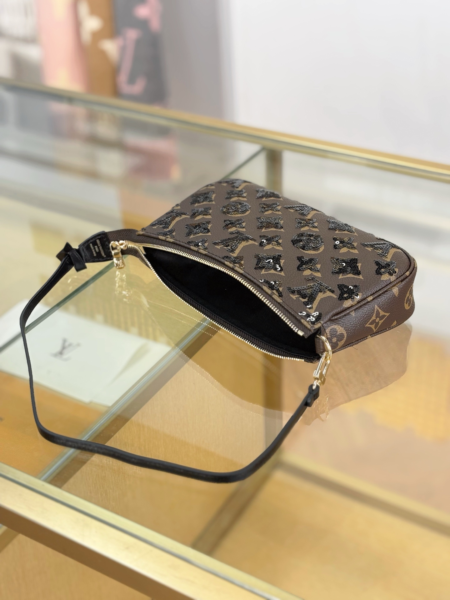 [TOP] Louis Vuitton LV Pochette Accessoires Bag 23.5x13.5x4cm - Monogram