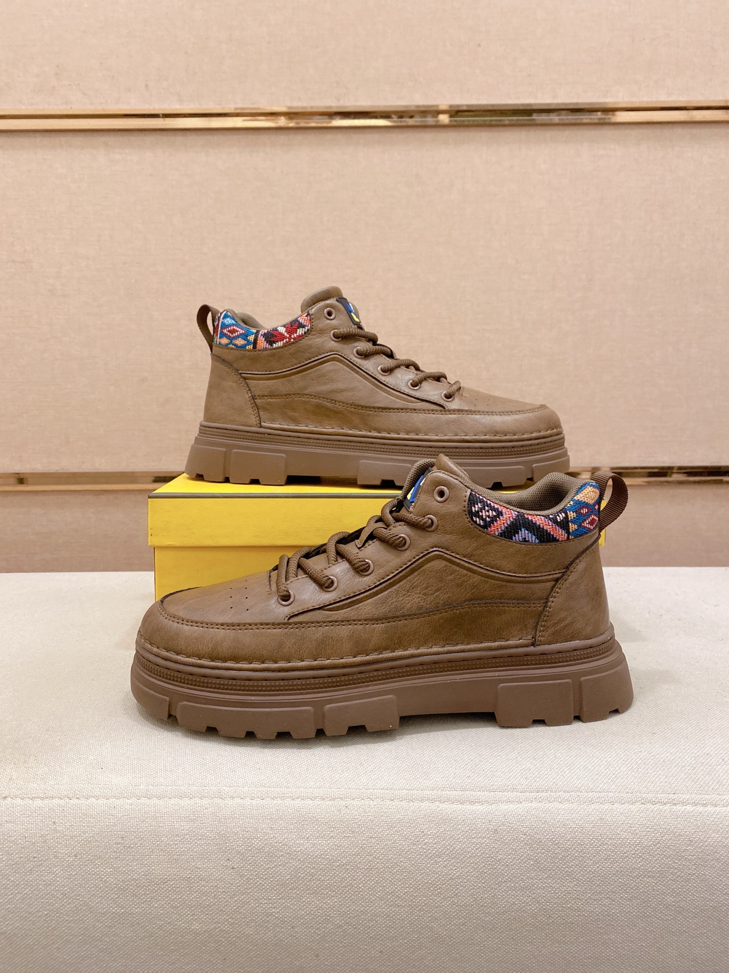 [TOP] FENDI Men's Cowhide Casual Shoes - 2 Colors