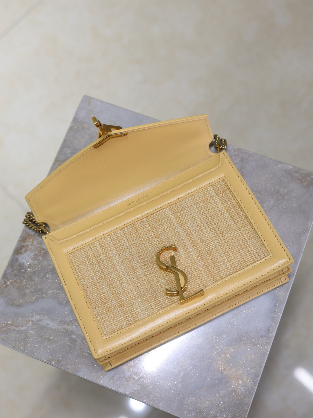 [TOP] Yves Saint Laurent YSL Cassandra Clasp Bag Cowhide with Woven Details 22x16.5x5.5cm - Apricot