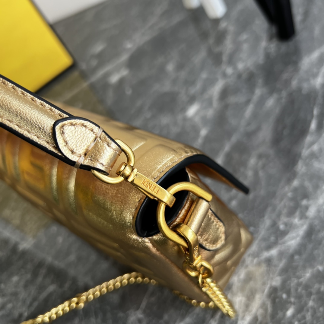[TOP] FENDI Baguette FF Bag 19x10x4cm - Gold