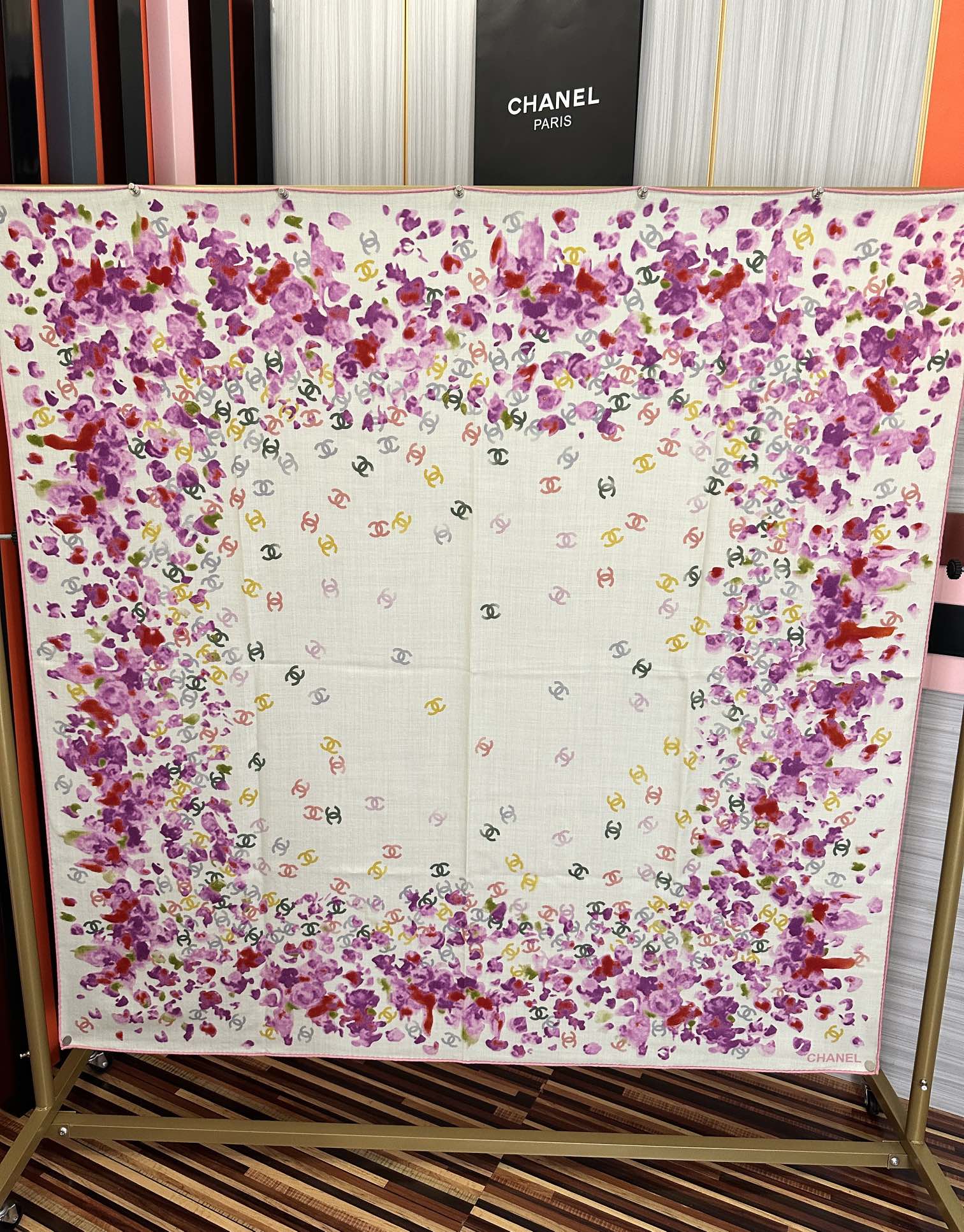 [TOP] CHANEL 70% Cashmere + 30% Silk Scarf 140x140 cm - 3 Colors