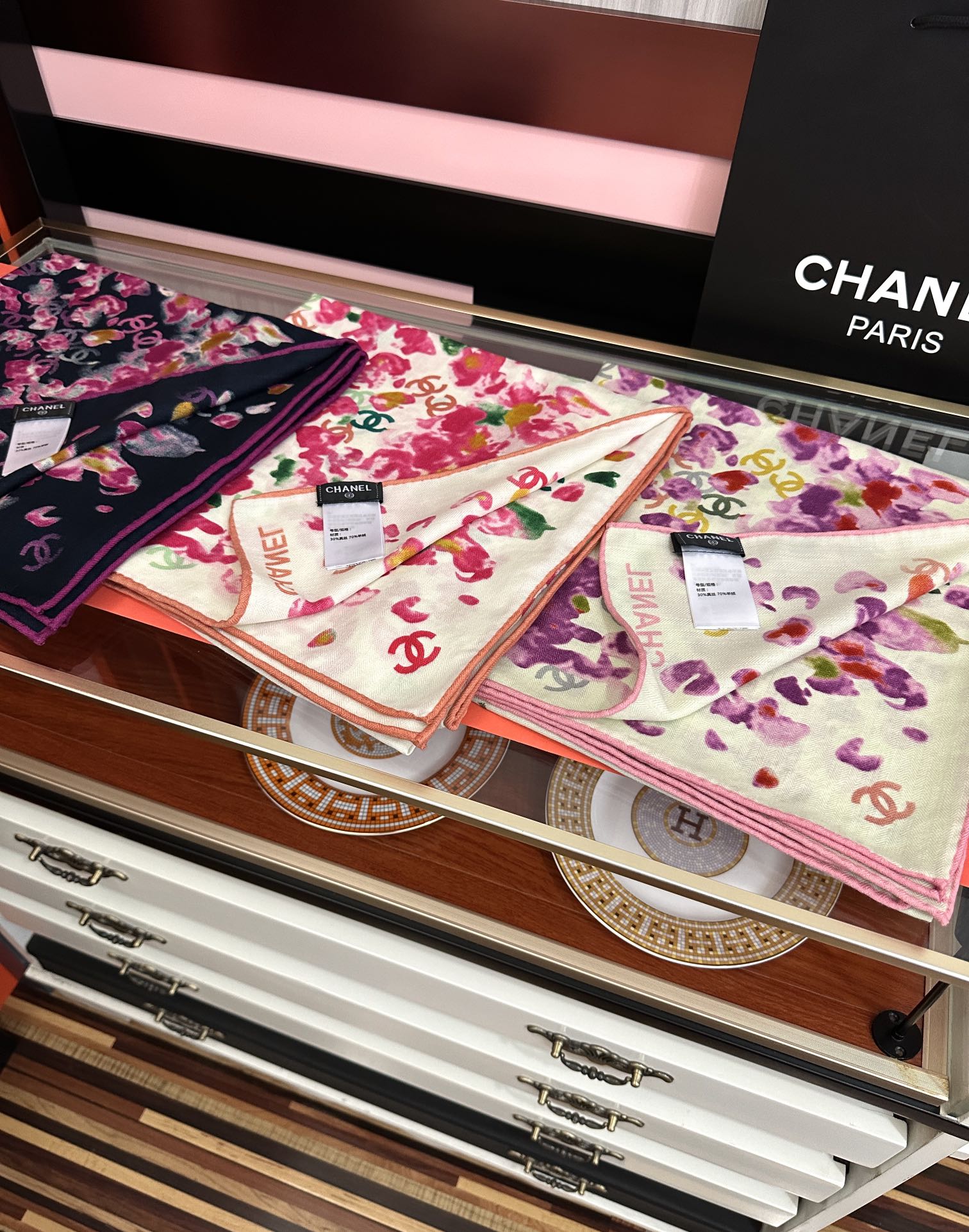 [TOP] CHANEL 70% Cashmere + 30% Silk Scarf 140x140 cm - 3 Colors