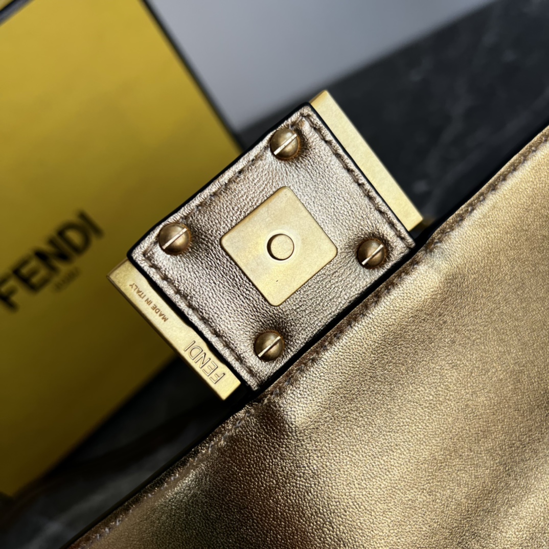 [TOP] FENDI Baguette FF Bag 19x10x4cm - Gold