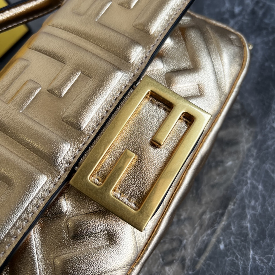 [TOP] FENDI Baguette FF Bag 19x10x4cm - Gold