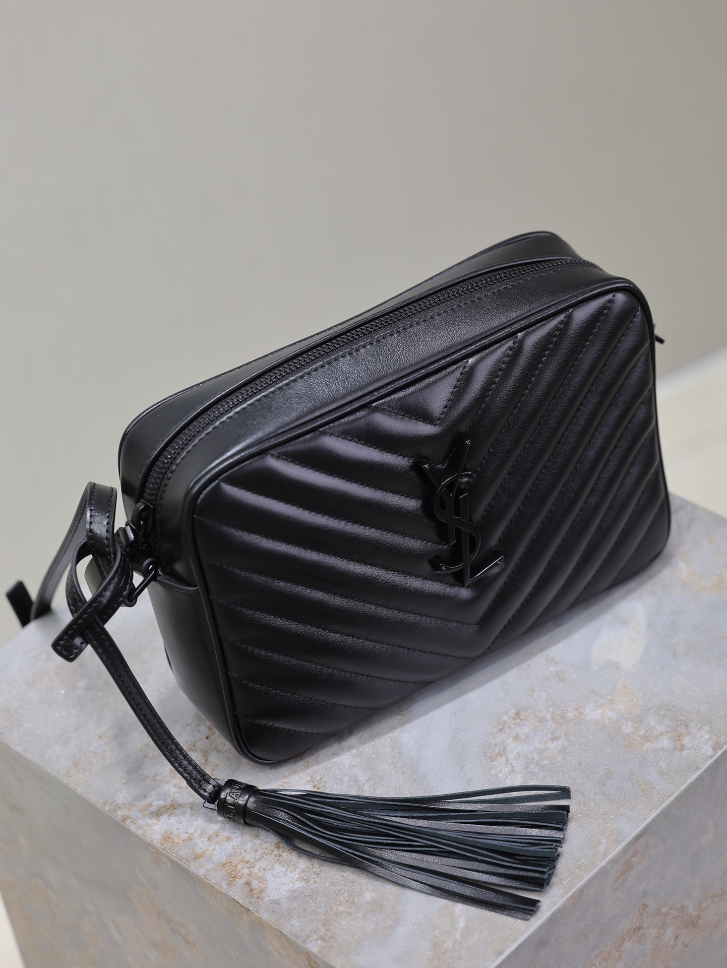 [TOP] Yves Saint Laurent YSL LouLou Camera Bag 23x16x6cm - Black on Black