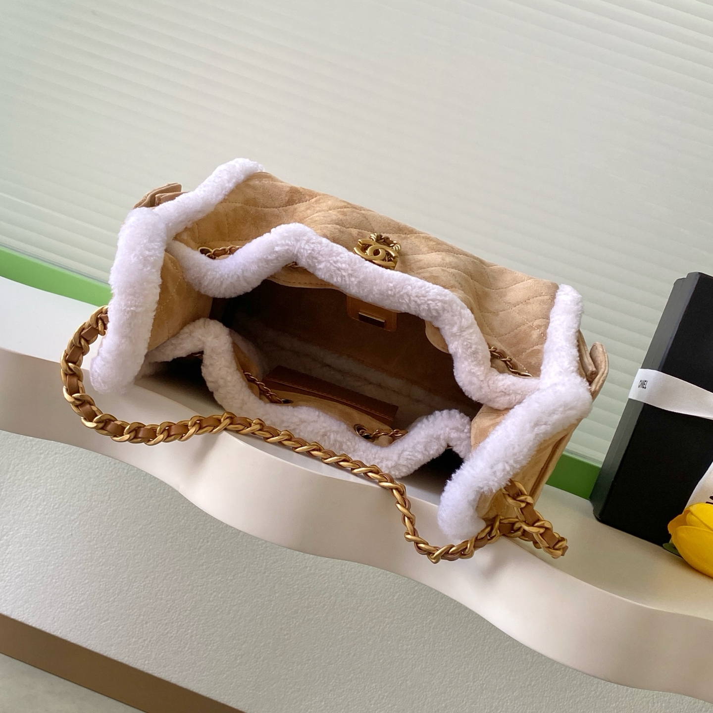 [TOP] CHANEL Hobo Bag with Shearling Trim 26-30-14cm - Brown