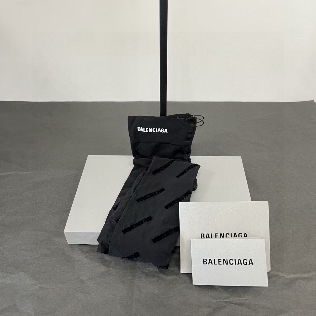 [TOP] BALENCIAGA Letter Flocked Stockings - Black
