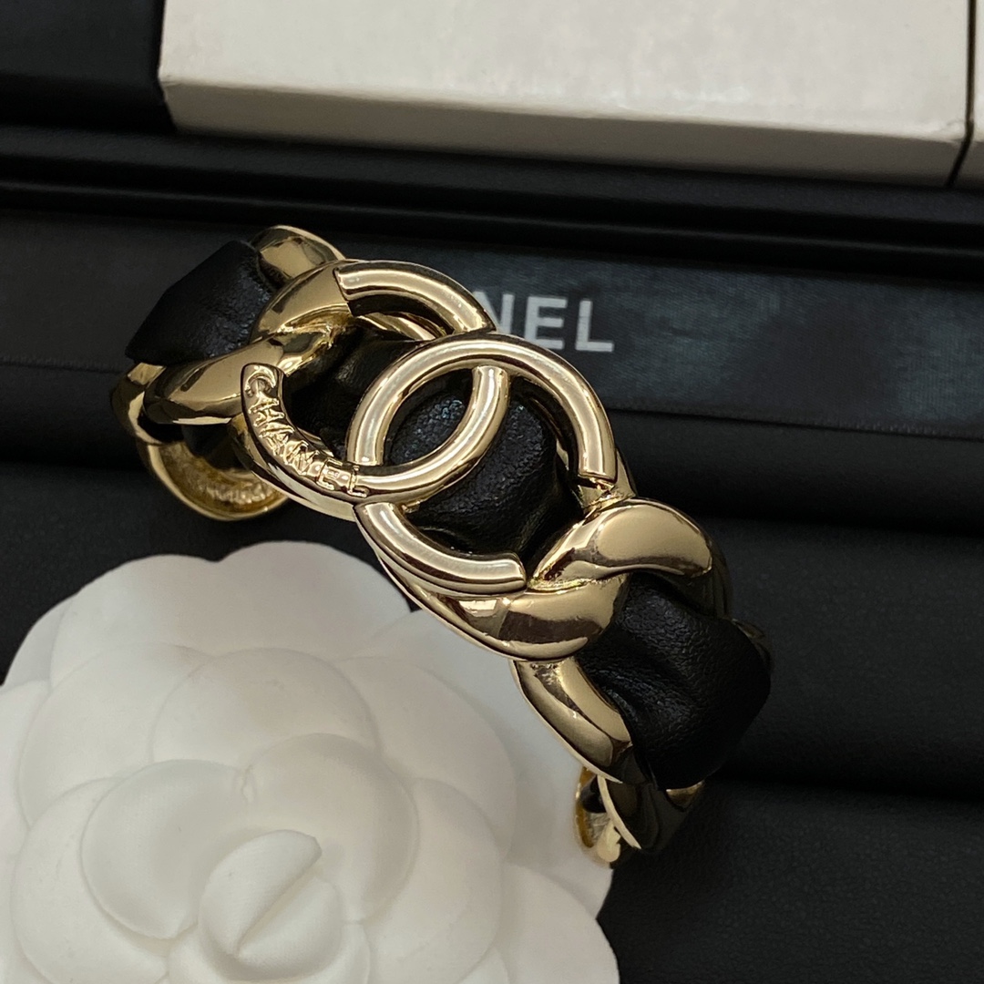 [TOP] CHANEL Bracelet - Gold