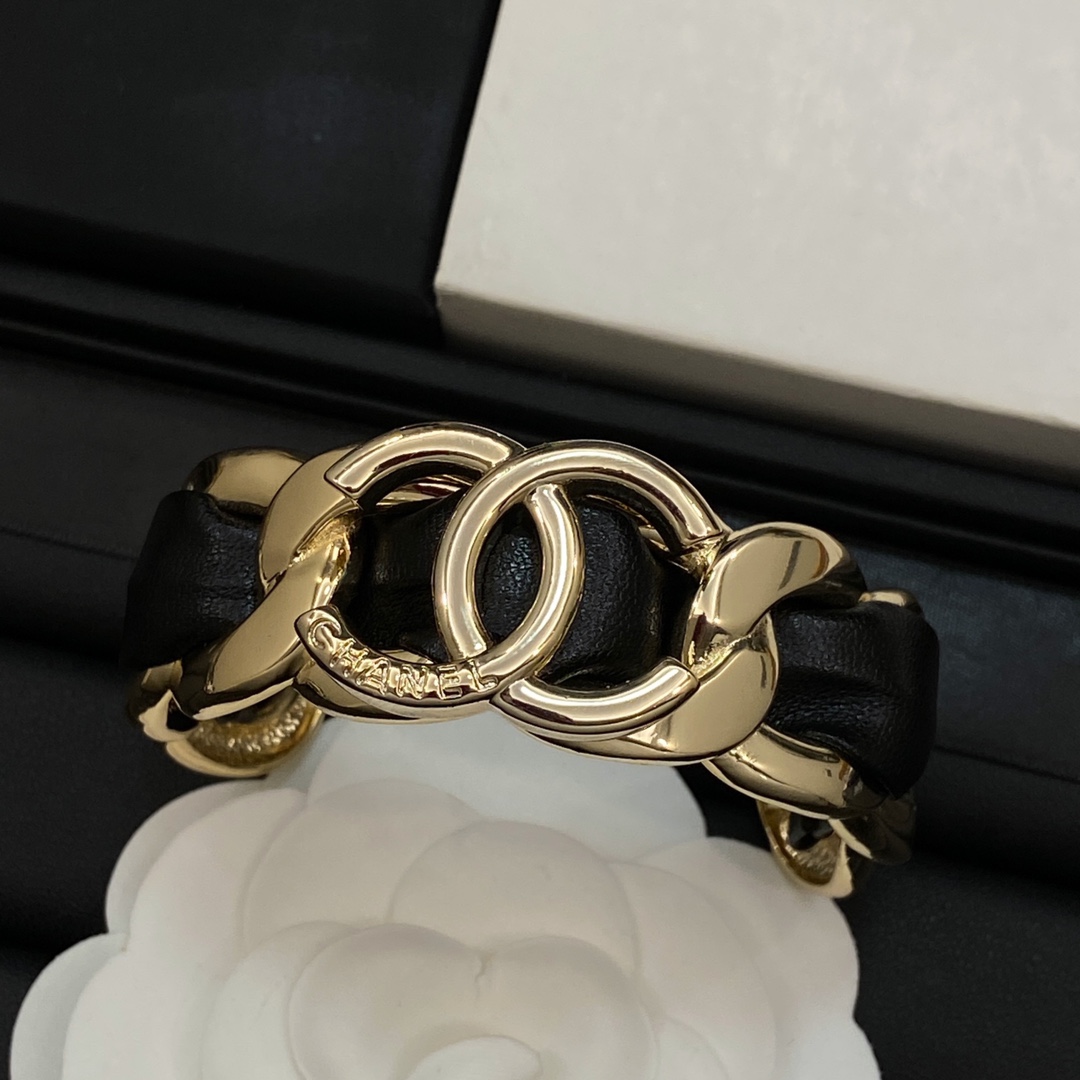 [TOP] CHANEL Bracelet - Gold
