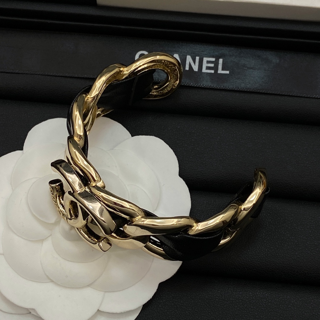 [TOP] CHANEL Bracelet - Gold