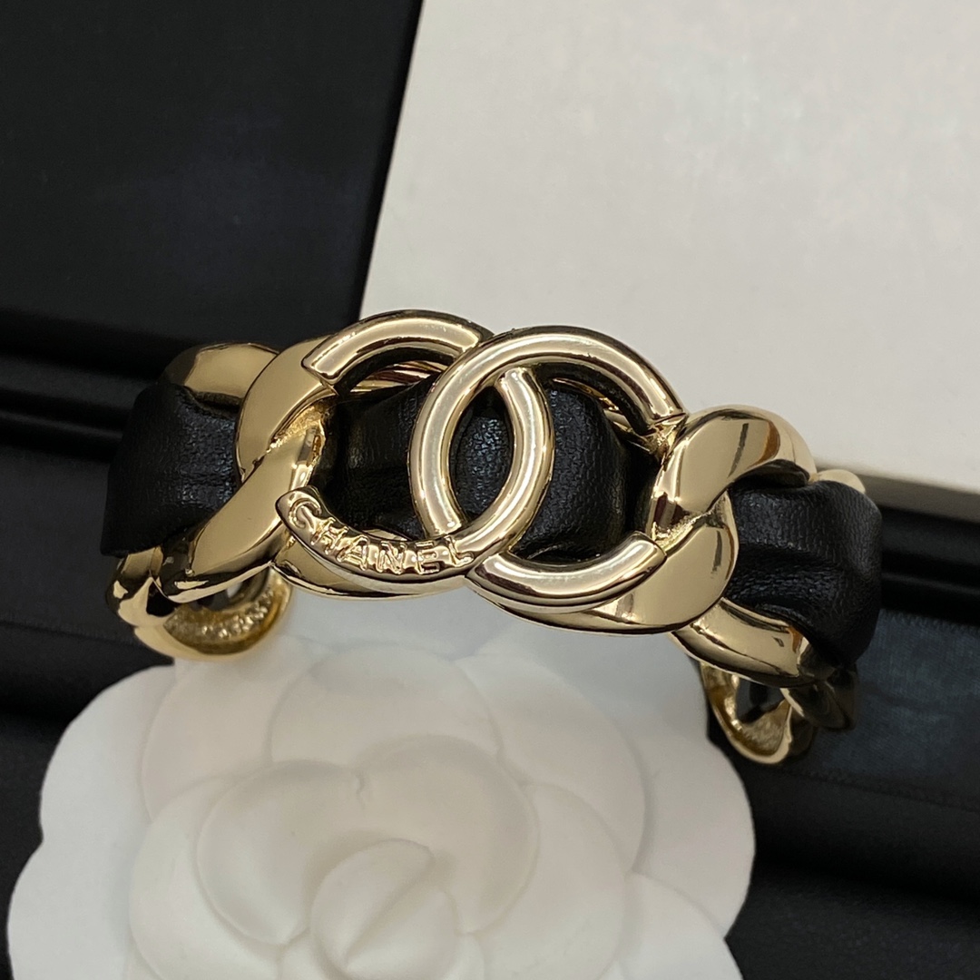 [TOP] CHANEL Bracelet - Gold