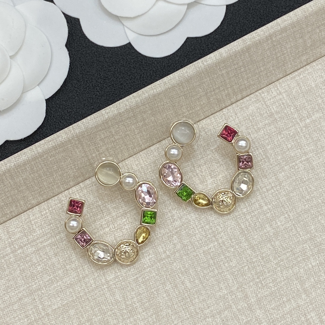 [TOP] CHANEL  Earrings - Gold