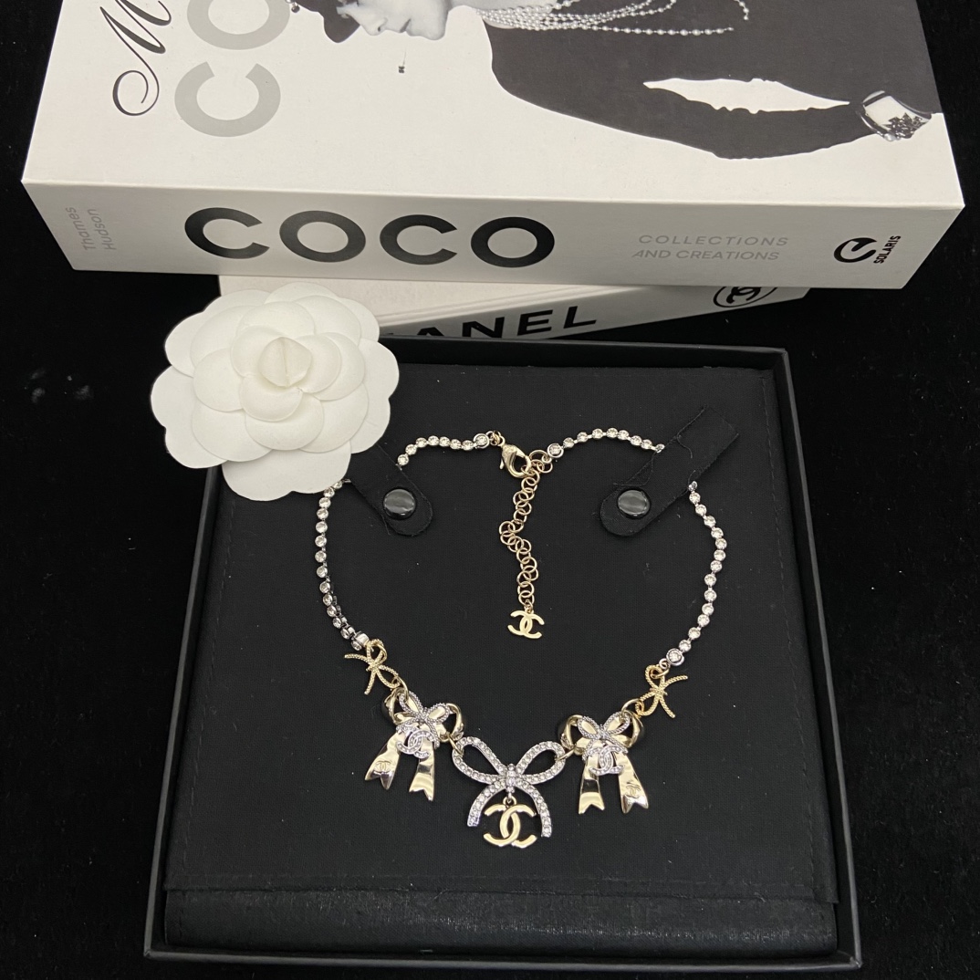 [TOP] CHANEL  Necklace - Gold