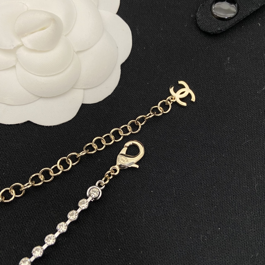 [TOP] CHANEL  Necklace - Gold