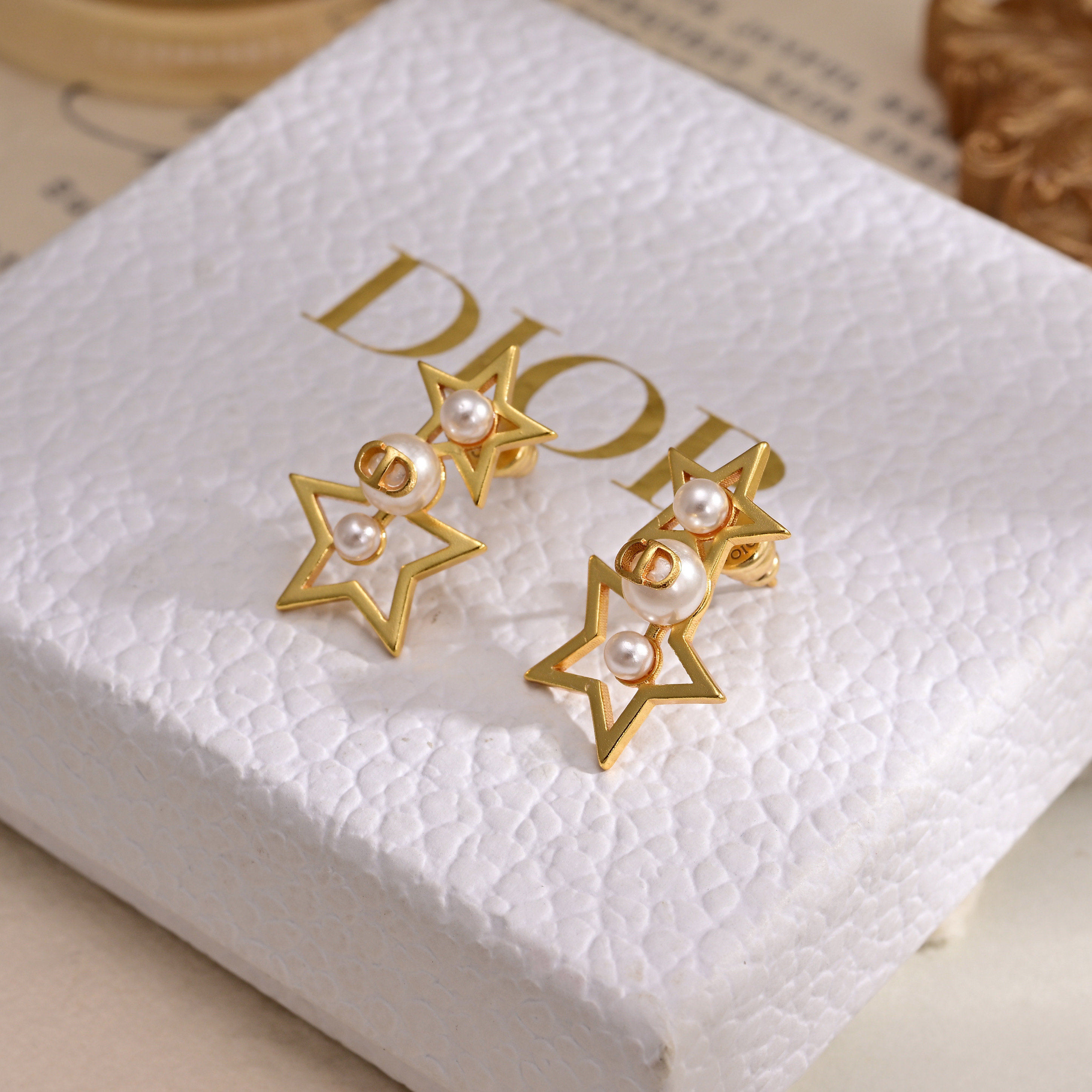 [TOP] Christian Dior Earrings - Gold