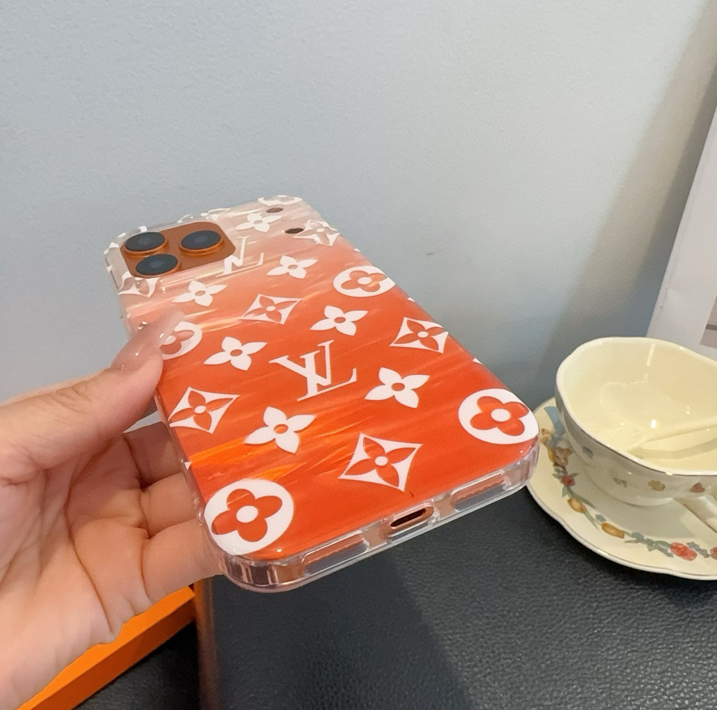 [TOP] Louis Vuitton LV IPhone Case - Orange